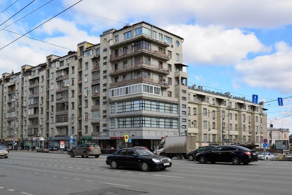 Moskau, Russland - 14. März 2016. Verkehr auf dem Gartenring. sadovoe koltso - kreisförmige Hauptstraße im Zentrum von Moskau. — Stockfoto