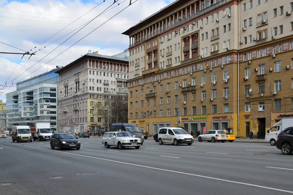 Moskva, Ryssland - 14 mars 2016. Trafiken på Garden Ring. Sadovoe koltso-cirkulär huvudgatan i centrala Moskva. — Stockfoto