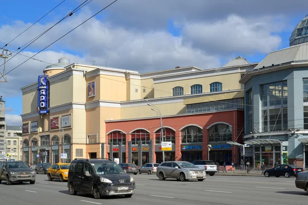 Moscow, Russia - March 14, 2016. shopping center Atrium at Metro Kurskaya — Stock Photo, Image