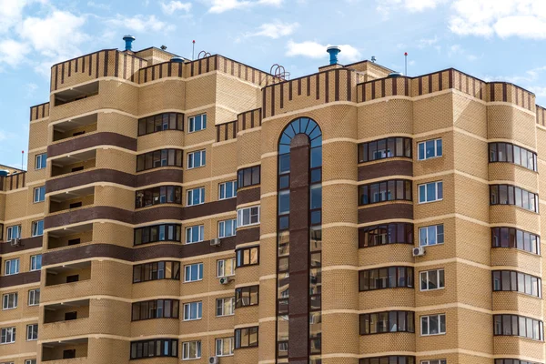 Andreevka, Federacja Rosyjska - kwietnia 11.2016. kompleks mieszkalny Uyutniy — Zdjęcie stockowe