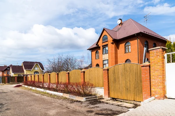 Andreevka, Rusland - April 11.2016. Algemeen beeld van de kleine stad Solnetsjnogorsk district — Stockfoto