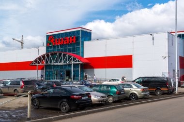 Andreevka, Rusya - Nisan 11.2016. Ashan - büyük zincir Mağazalar gıda ve ilgili ürünler