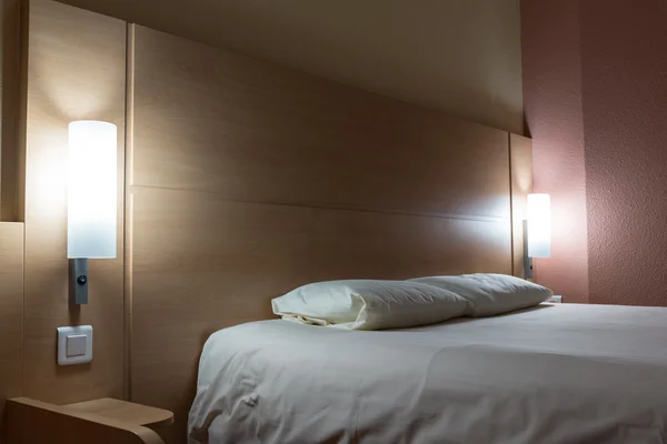 Sovrum inredning med medföljande lampor — Stockfoto