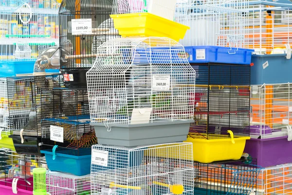 Moscou, Rússia - 16 de abril de 2016. Interior Quatro patas pet store — Fotografia de Stock