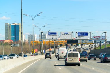 Moskova, Rusya - Nisan 08.2016. Moskova Ring Road, Kuzey bölümünde