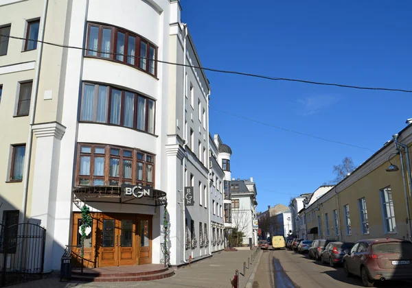 Rússia, Yaroslavl-março 29.2016. Maximova Street - centro histórico da cidade — Fotografia de Stock