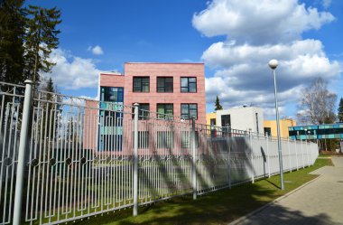 Moscow, Rusya Federasyonu-Nisan 24.2016. Zelenograd 23 bölgesinde New City okul