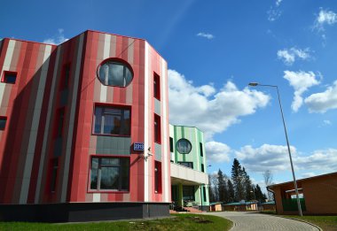 Moscow, Rusya Federasyonu-Nisan 24.2016. Zelenograd yönetim bölgesinde çok renkli anaokulu