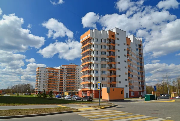 Mosca, Russia-24 aprile 2016. Complesso residenziale Green Forest a Zelenograd — Foto Stock