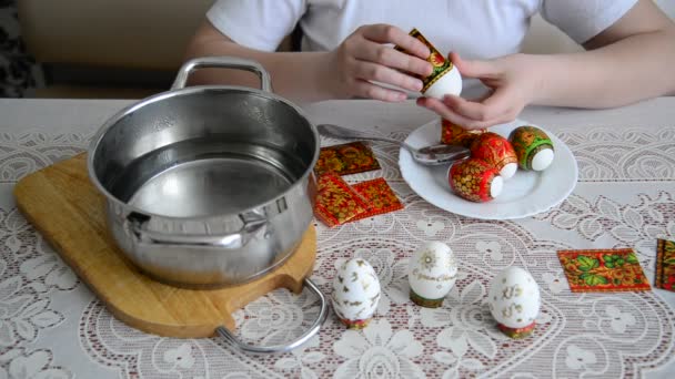 Stickers Garçon bâtons sur oeufs de Pâques — Video