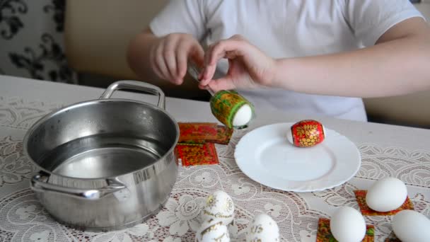 Stickers Garçon bâtons sur oeufs de Pâques — Video