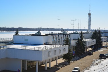 Rusya, Yaroslavl-Mart 27.2016. Kışın nehir istasyonu Binası