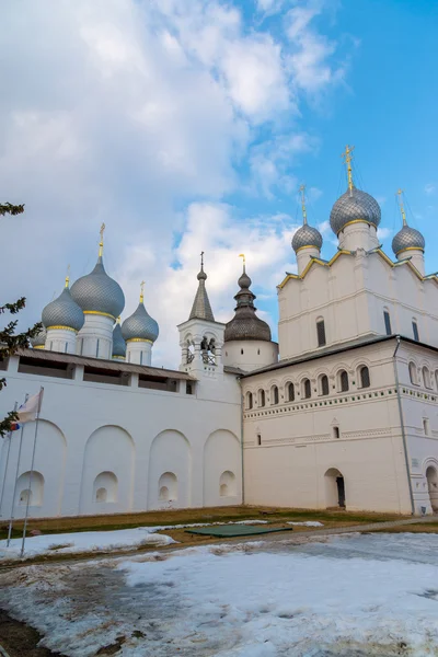 Rostov Veliky, Rusia-30 de marzo de 2016. Templos de Rostov Kremlin, Anillo de Oro turista —  Fotos de Stock