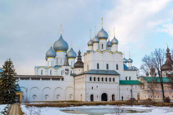 Rostov Veliki, Rusland-maart 30.2016. Tempels van Rostov Kremlin, Gouden Ring toeristische — Stockfoto