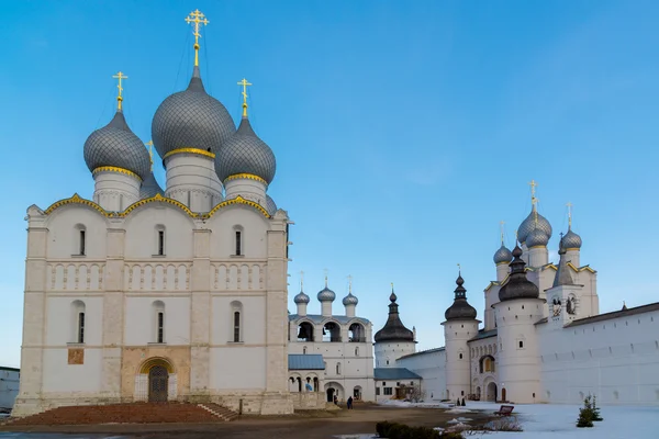 Rostov Velikij, Rusko březen 30.2016. Panorama z Rostova Kremlu, zlatý prsten turistické — Stock fotografie