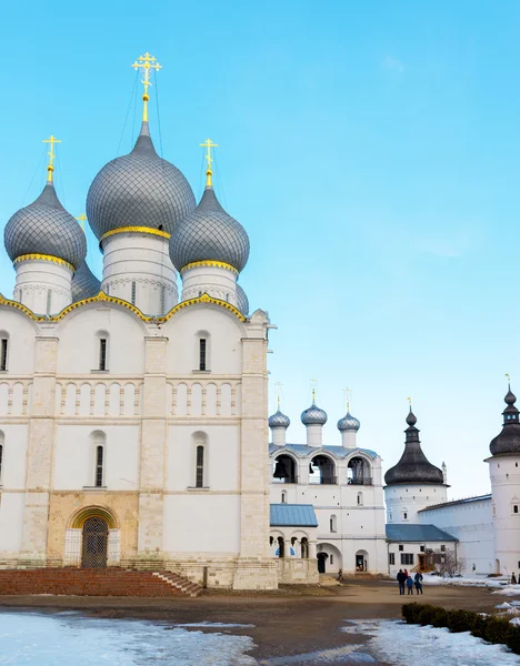 Rostov Veliky, Rússia-30 de março de 2016. Catedral de Assunção no Kremlin — Fotografia de Stock