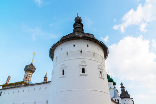 Rostov Veliky, Rusia-30 de marzo de 2016. Torres de la Guardia del Kremlin — Foto de Stock