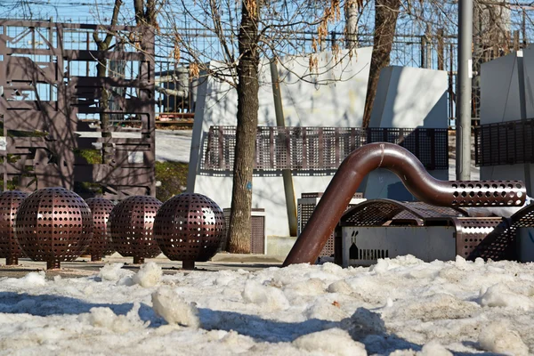 Μόσχα, Ρωσία - 10 Μαρτίου. 2016. η εγκατάσταση της μοντέρνας τέχνης σε ένα πάρκο κοντά μετρό Kurskaya — Φωτογραφία Αρχείου