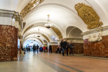 Moscow, Rusya Federasyonu-27.04.2015. Metro istasyonları Krasnopresnenskaya. Moskova metrosu taşıyan 7 milyonun üzerinde yolcu günlük