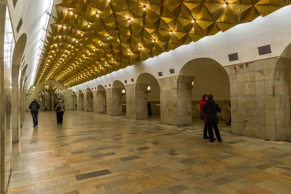 MOSCOW, RÚSSIA 24.03.2015. estações de metrô Aviamotornaya. Moscow Metro transporta mais de 7 milhões de passageiros por dia — Fotografia de Stock