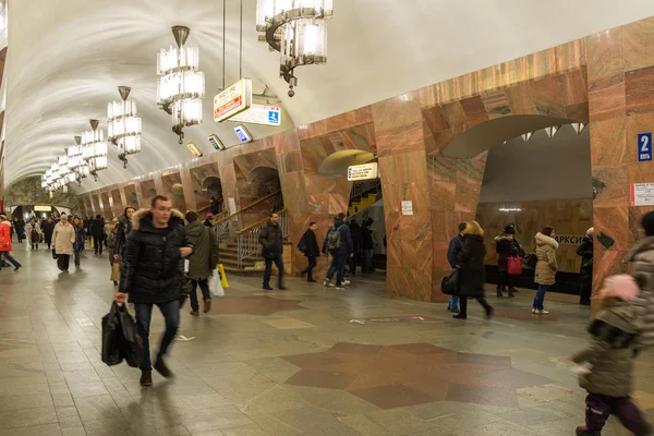 Moscow, Oroszország-27.04.2015. metró állomások Marxistskaya. Moszkvai metró hordoz több mint 7 millió utas naponta — Stock Fotó