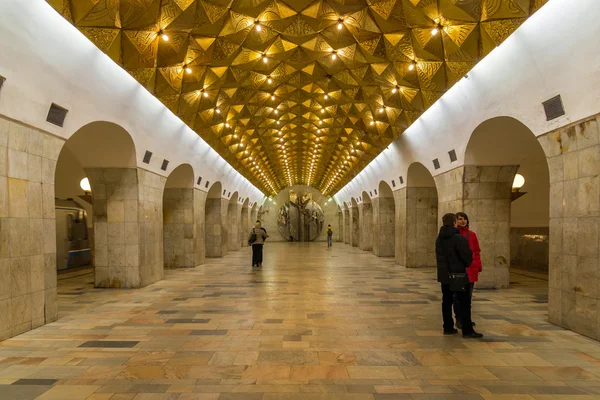 MOSCOW, RÚSSIA 24.03.2015. estações de metrô Aviamotornaya. Moscow Metro transporta mais de 7 milhões de passageiros por dia — Fotografia de Stock