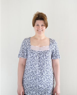 Kadın ev giysileri ışık arka plan üzerinde