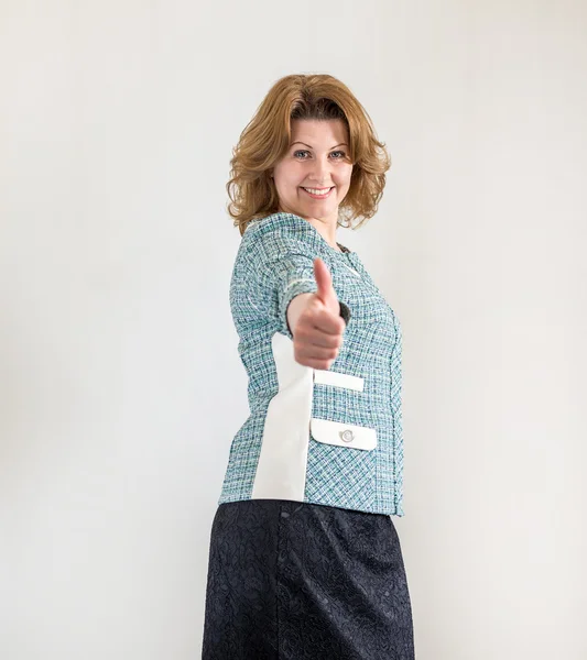 Portrait of  woman showing gesture that everything is fine — Stock Photo, Image