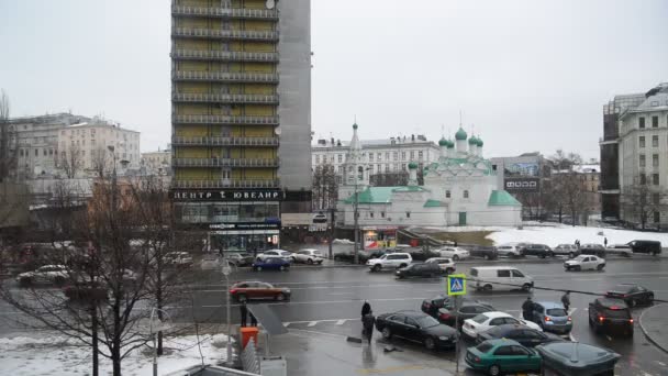 Moskova, Rusya - 5 Mart. 2015. yeni Arbat Sokağı - şehir merkezi caddelerinden biri — Stok video