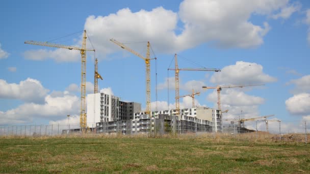 Construção casas de apartamentos de vários andares, taymlapse — Vídeo de Stock