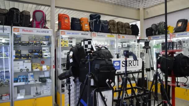 Moscú, Rusia - 18 de febrero. 2016. El interior de la tienda fotográfica — Vídeos de Stock