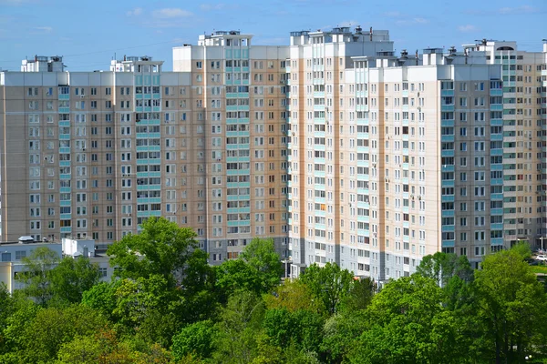 Высотный панельный дом в Зеленограде, Москва — стоковое фото