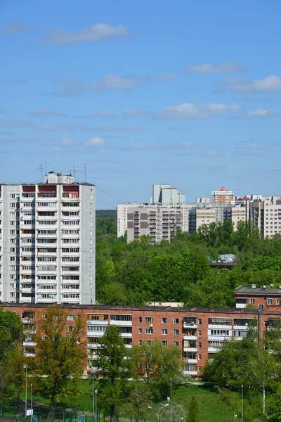 Πολυόροφο κτίριο και πέντε-Μονοκατοικία στην Zelenograd, Ρωσία — Φωτογραφία Αρχείου