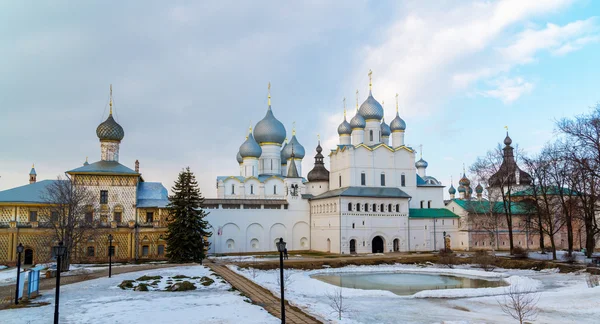 Rostov Veliki, Rusland - kerken in Kremlin — Stockfoto