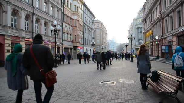 Москва, Російська Федерація - Лютий 21.2016. Старий Арбат пішохідної вулиці в центрі — стокове відео