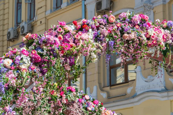Detail of  beautiful flower arch — Stock Photo, Image