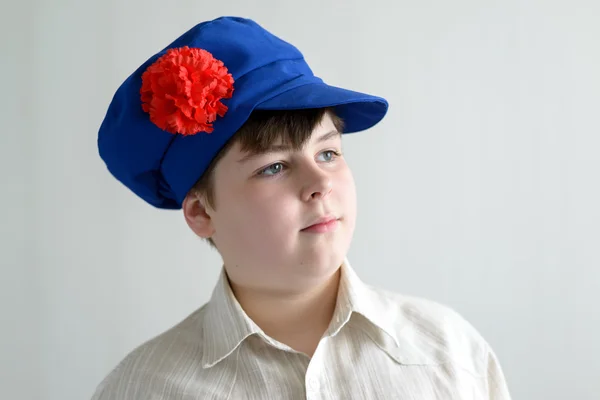 Portrait of aboy teenager in Russian national cap with cloves — Stock Photo, Image