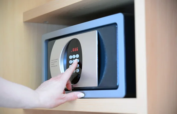 Woman uses a safe in hotel — Stock Photo, Image