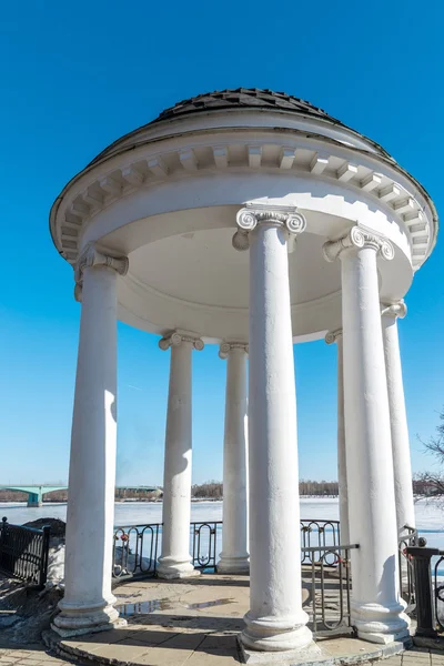 Çardak setin Yaroslavl, Rusya Volga Nehri'nin üzerinde