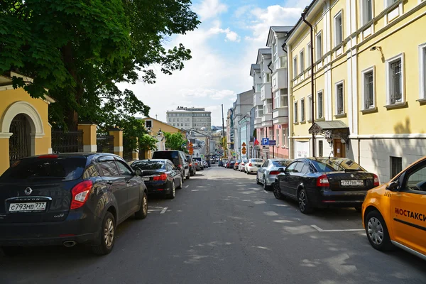 Moscou, Rússia - 2 de junho de 2016. Zvonarsky lane na cidade histórica — Fotografia de Stock