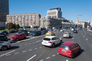 Moskova, Rusya - Eylül 22.2015. Bahçe yüzük Smolensk Bulvarı'ndaki araçlarda hareketi