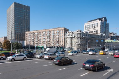 Moskova, Rusya - Eylül 22.2015. Bahçe yüzük Smolensk Bulvarı'ndaki araçlarda hareketi