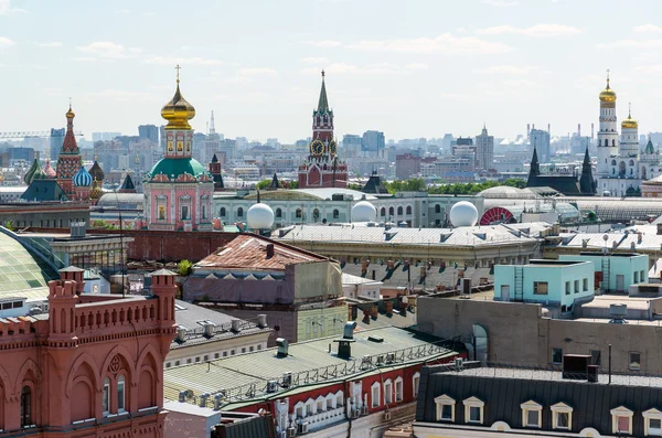 Vista al centro, torre Spassky, campanario de Iván el Grande en Moscú. Rusia —  Fotos de Stock