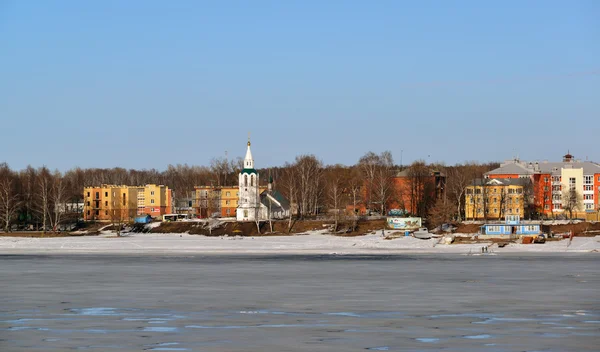 Russia, Yaroslavl-March 31.2016. View of embankment Tveritskaya from the Volga River — Stock Photo, Image