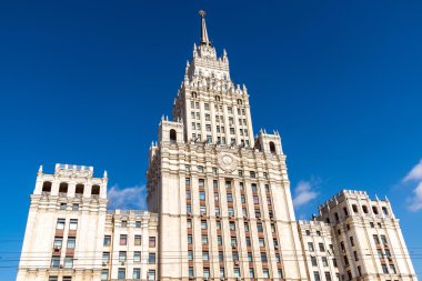 Stalin gökdelen kırmızı kapısı, Moskova, Rusya'nın meydanında