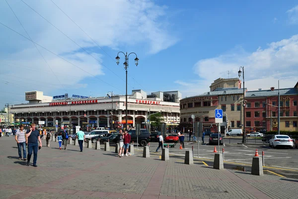 Μόσχα, Ρωσία - Ιούνιος 06.2016. Πλατεία Komsomolskaya και θέα Moskovsky κατάστημα — Φωτογραφία Αρχείου