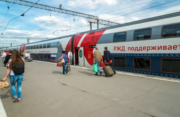 Moskva, Ryssland-juni 14,2016. två våningar tåg nummer 45 Route från Moskva till Voronezh vid Kazan Station — Stockfoto