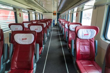 Moskova, Rusya - 14.09.2016. Kazan istasyonunda Moskova'dan Voronej'e giden 45 numaralı iç iki katlı tren