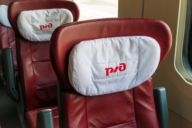 Moskova, Rusya - 14.09.2016. Kazan istasyonunda Moskova'dan Voronej'e giden 45 numaralı iç iki katlı tren