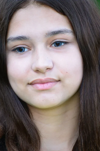 Close-up retrato de menina adolescente de 14 anos — Fotografia de Stock